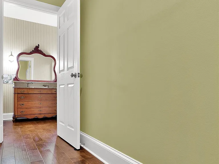 250 W Washington St #4 — Photo 16