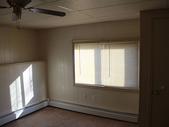 Sunny LR w/ceiling fan, carpeted.