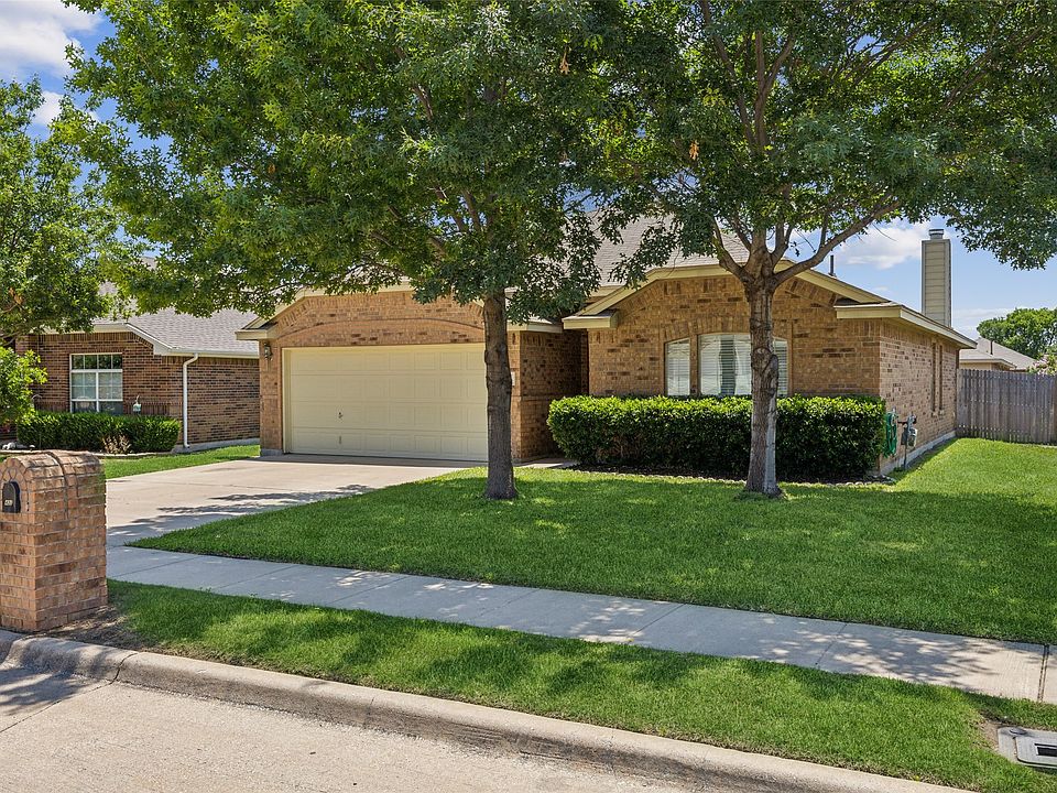 1st image of 437 Brookhollow Ln