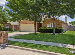 437 Brookhollow Ln, Saginaw, TX 76131