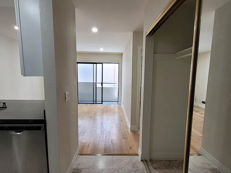 New Hampshire Apartments — Photo 34