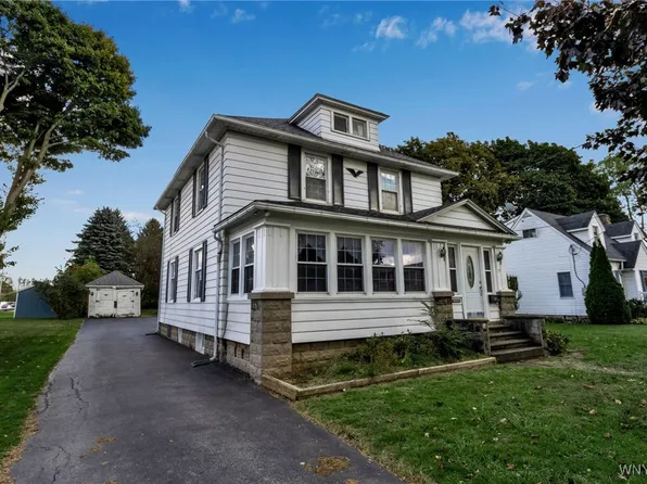 77 Cedar St, Akron, NY 14001
