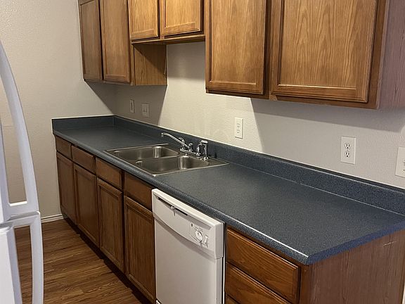 4th image of 7718 Downe Dr