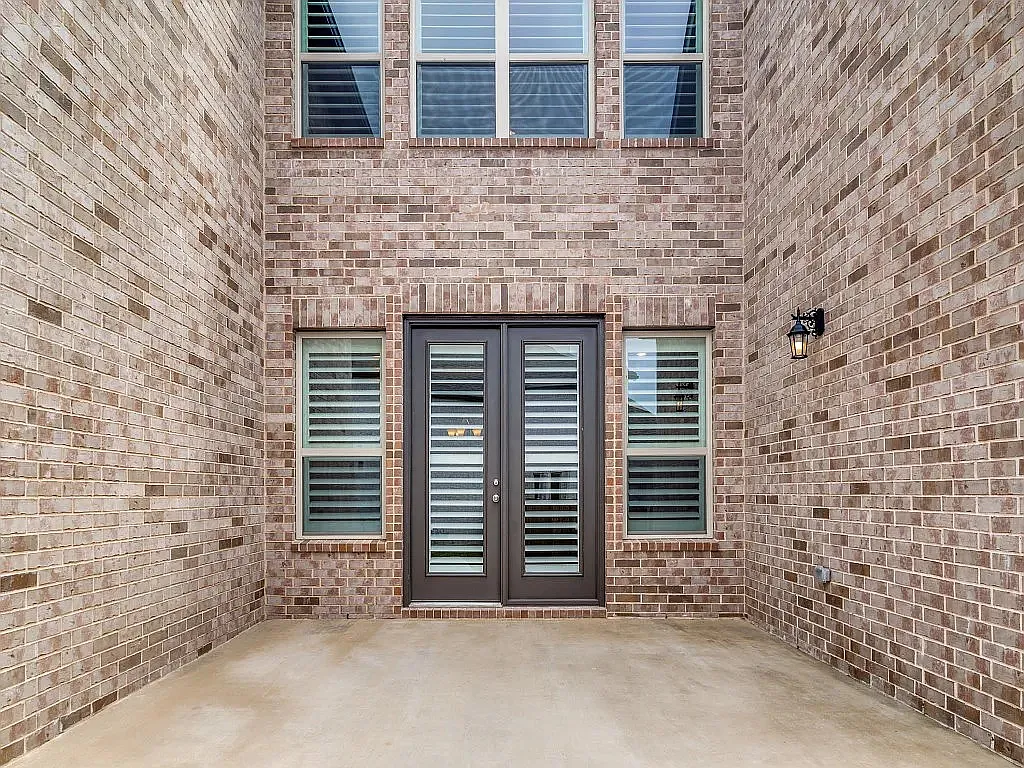 5 bed, 4.5 bath, 4086 sqft, $5,500 — Photo 4