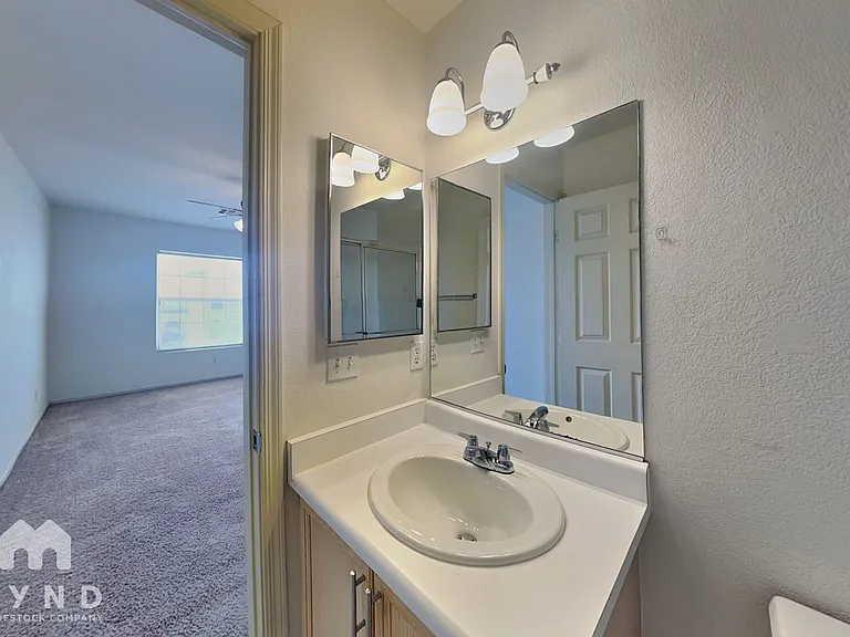 8042 Laurena Ave — Photo 10