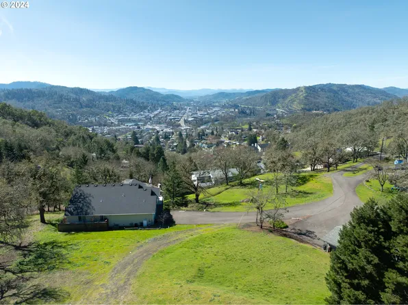 1903 NE Beulah Dr, Roseburg, OR 97470