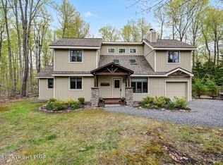 4202 Hemlock Trl, Pocono Pines, PA 18350