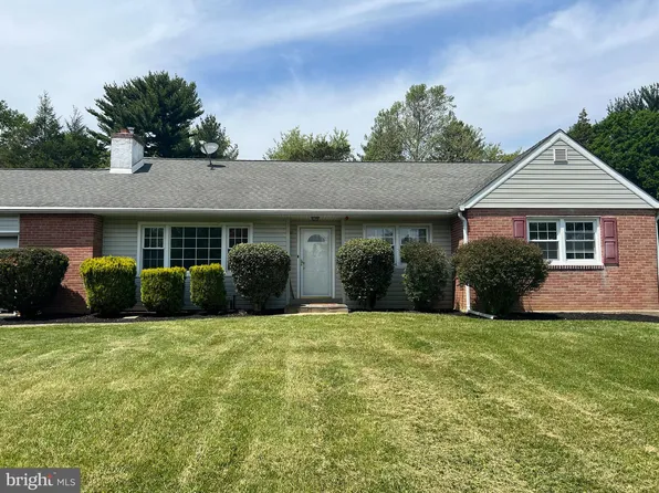 602 Lee Dr, Broomall, PA 19008