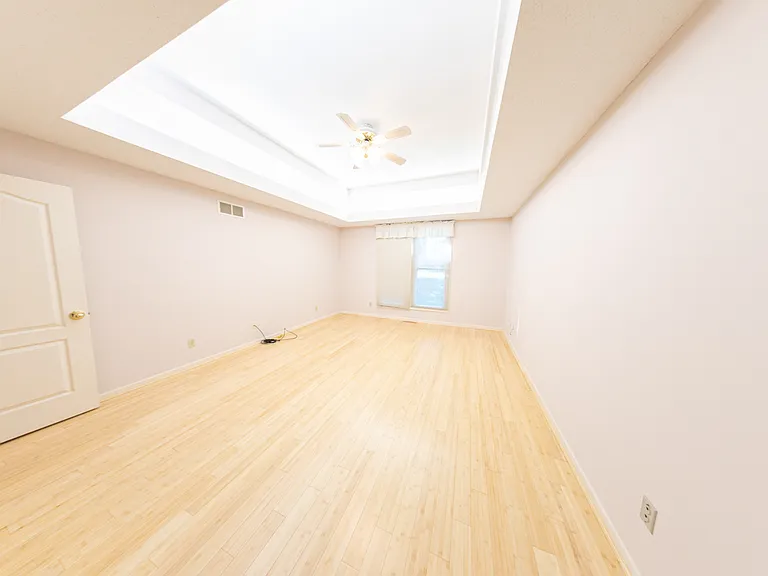 618 Chaucer Ln — Photo 11