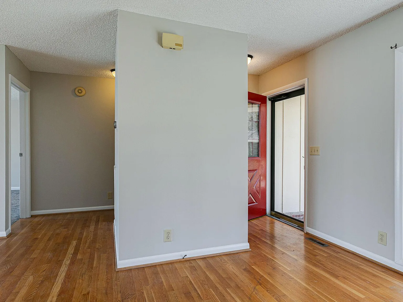 3 bed, 1450 sqft, $2,700 — Photo 4