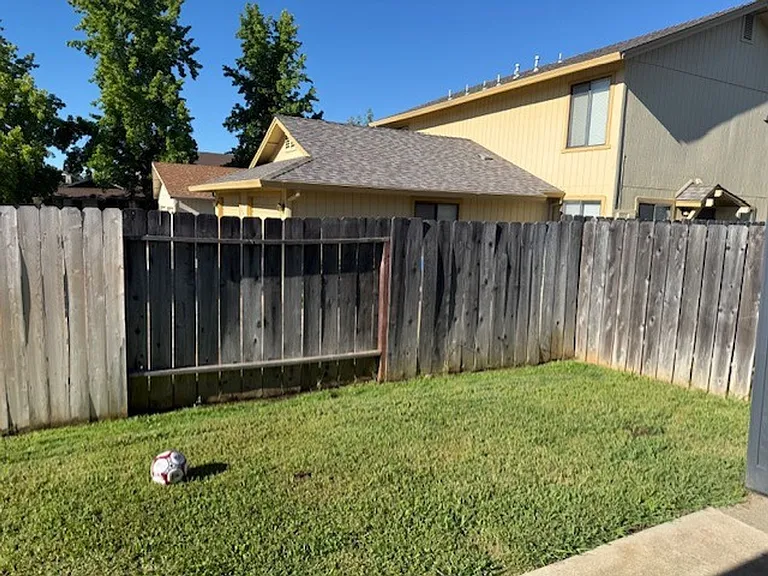 2556 Sabre Ct — Photo 12