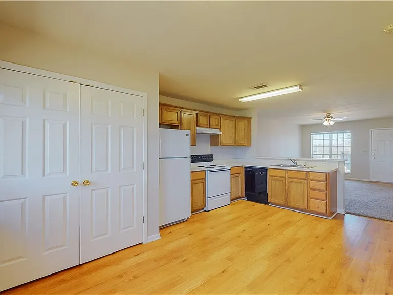 1511 Hollowhill Dr #C — Photo 8