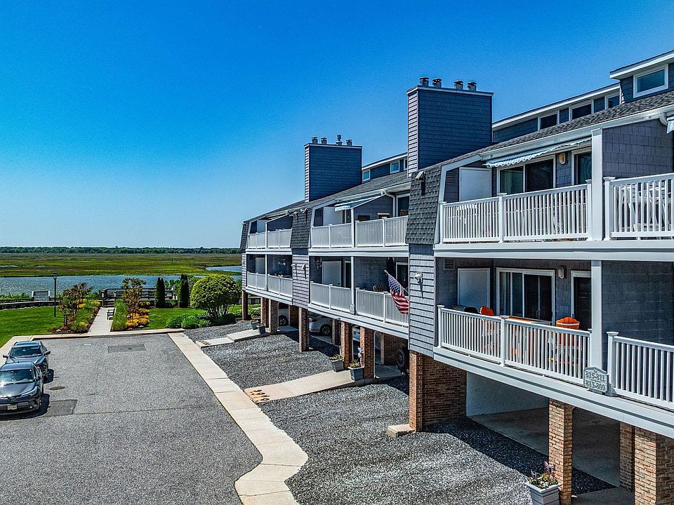 1st image of 813 Periwinkle Dr #813