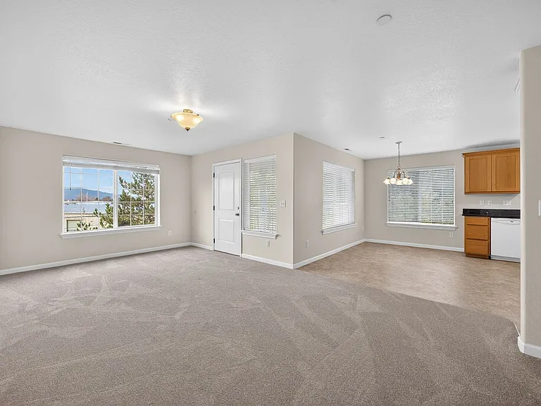 2533 Corona Ave #C — Photo 9