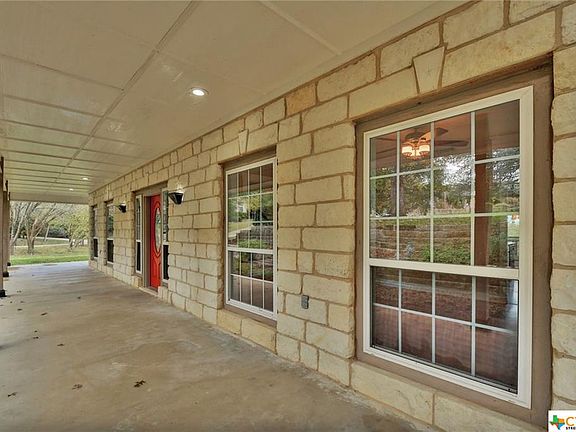 3rd image of 818 Hillcrest Dr