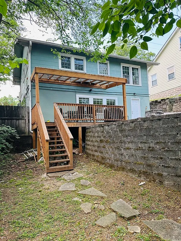 Building Photo - 708 Dallas Rd #B