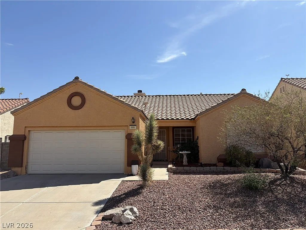 3 bed, 2.0 bath, 1425 sqft, $1,925 — Photo 1