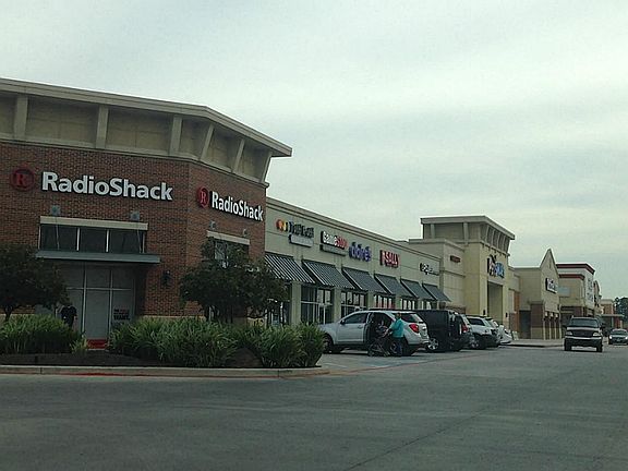 Shopping center within 3 minutes of neighborhood.