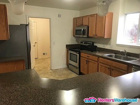 5th image of 2274 Woodale Ave