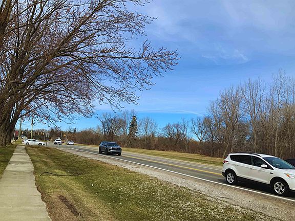 5th image of 38720-38900 Utica Rd