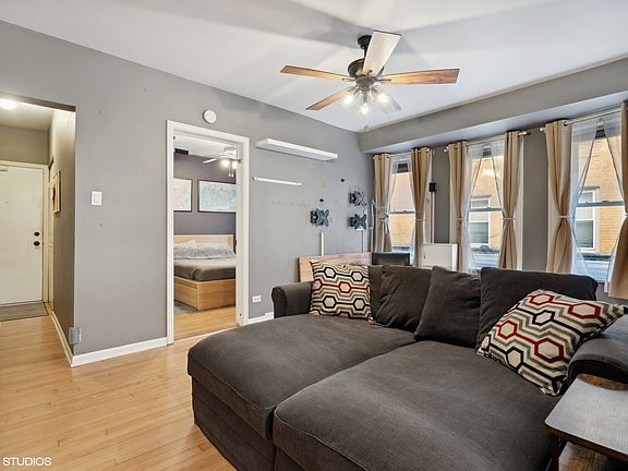 5th image of 4240 N Clarendon Ave APT 202N