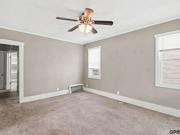 5th image of 3076 S 34th St