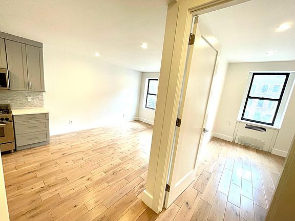 3rd image of 361 E 50th St APT 6C