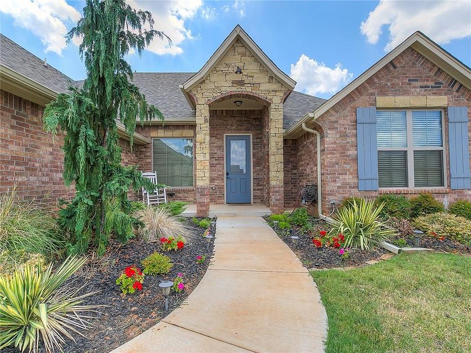 1st image of 17517 Melville Ln