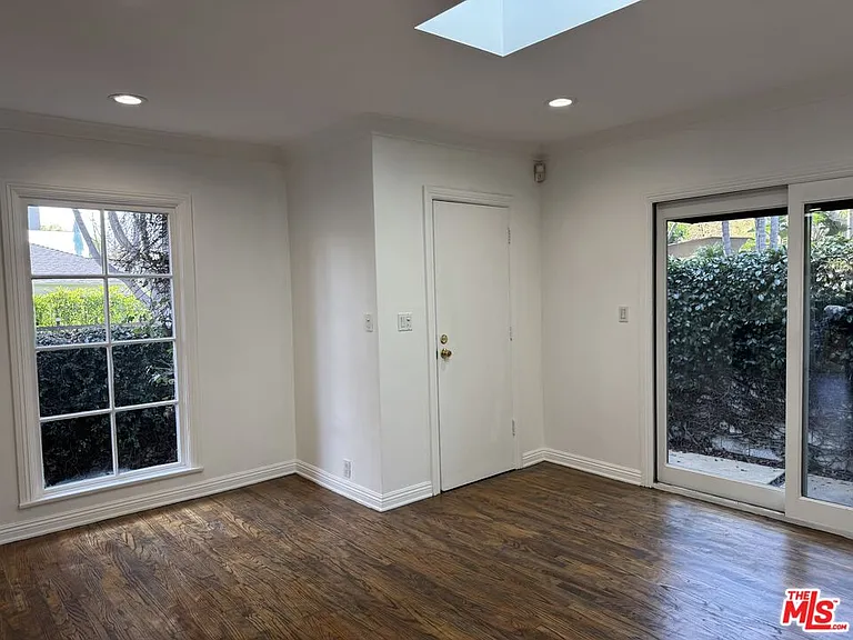 8715 Sherwood Dr — Photo 5