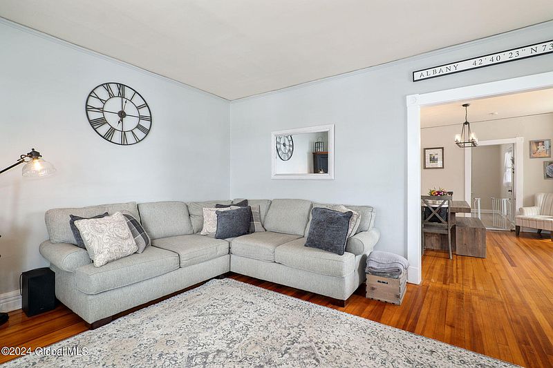 5th image of 27 Miller Avenue