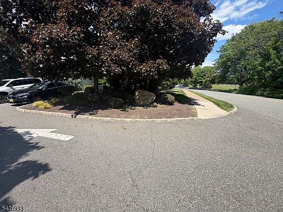 5th image of 10 Parkside Ct