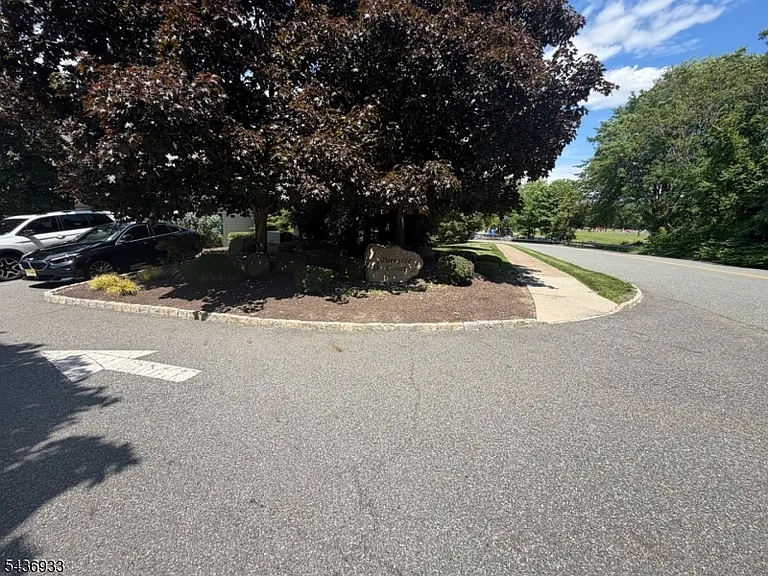 10 Parkside Ct — Photo 4