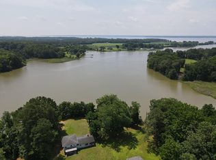675 Hard Bargain Ln, Farnham, VA 22460