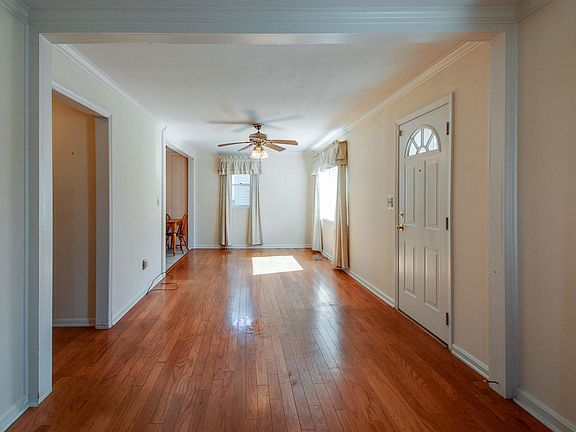 3rd image of 2114 Jones Cir