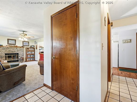 3rd image of 207 Sunset Dr