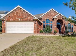 915 Peach Ln, Burleson, TX 76028