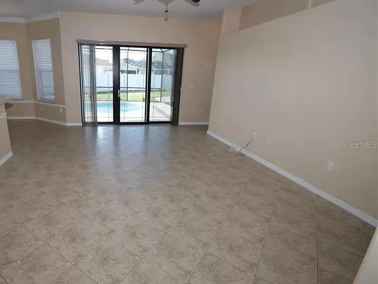 2875 Middleton Cir — Photo 2