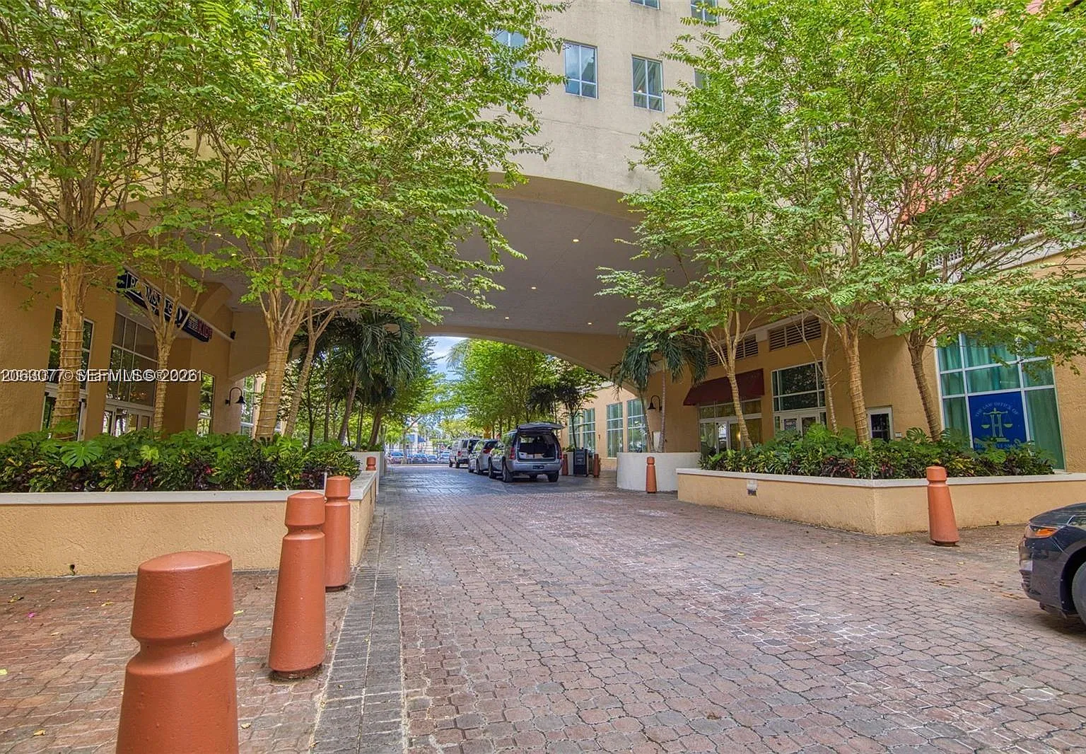 Toscano Condo — Photo 4