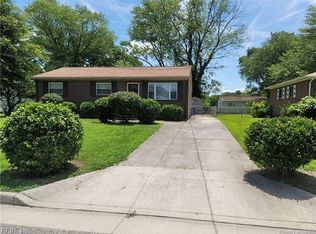122 Delmar Ln, Newport News, VA 23602