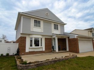 22128 Knollwood Dr, Brownstown, MI 48134