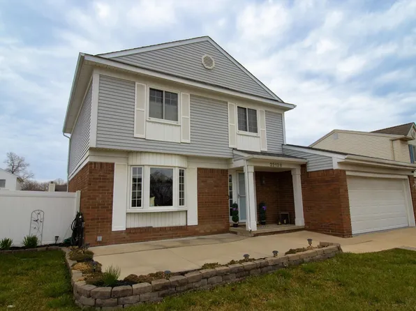 22128 Knollwood Dr, Brownstown, MI 48134