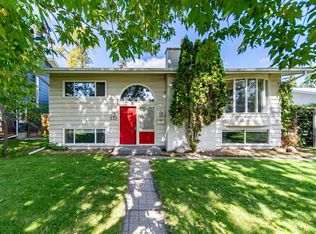 532 S Willow Park Dr SE, Calgary, AB T2J 0L2