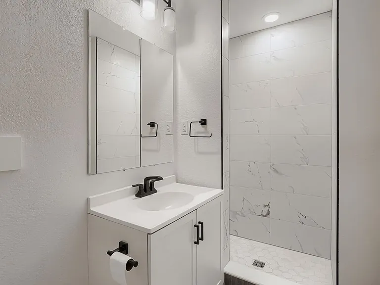 Utica Duplex — Photo 10
