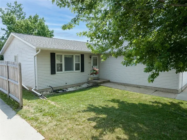 3315 King Dr SW, Cedar Rapids, IA 52404