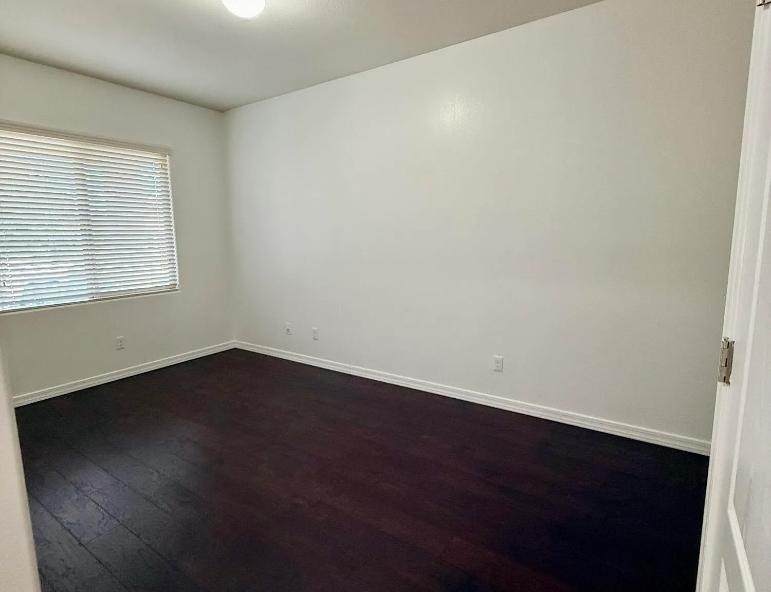 2 bed, 2.0 bath, 1387 sqft, $1,750 — Photo 2