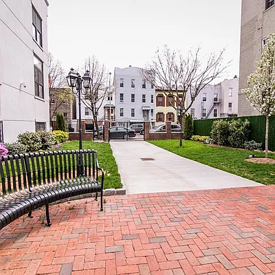 Rented by Nooklyn NYC LLC | media 72