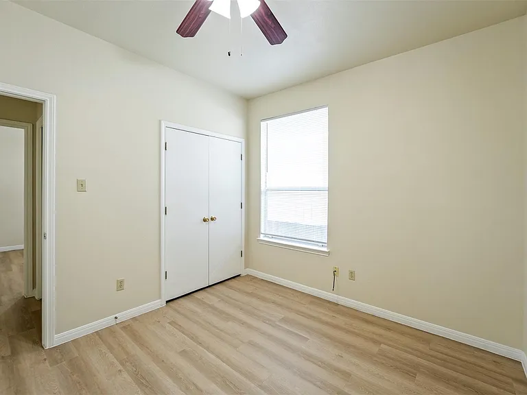 502 Gregory Ct — Photo 19
