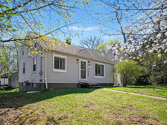 3rd image of 956 College Ave NE