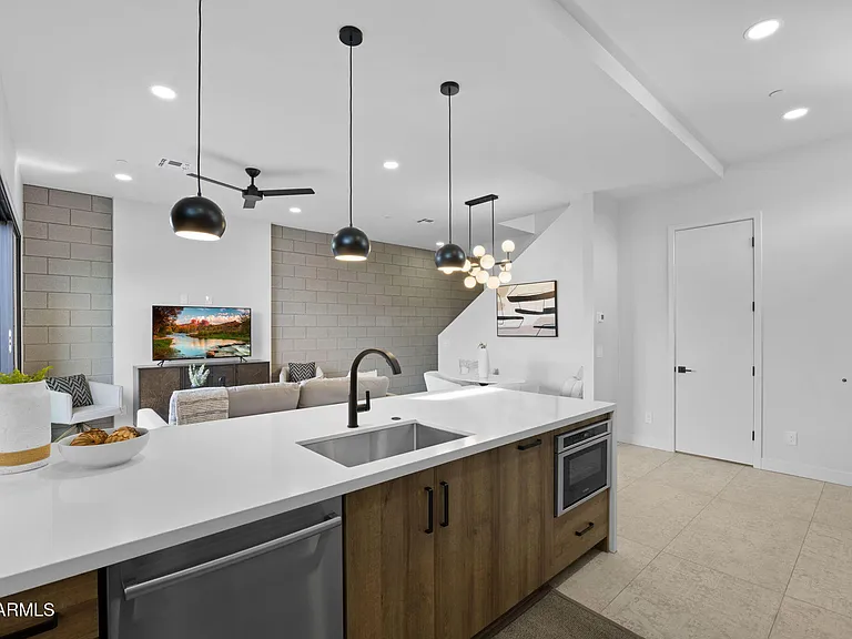 377 E Windsor Ave #4 — Photo 8