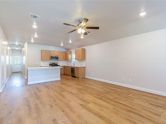 5th image of 801 Roosevelt St